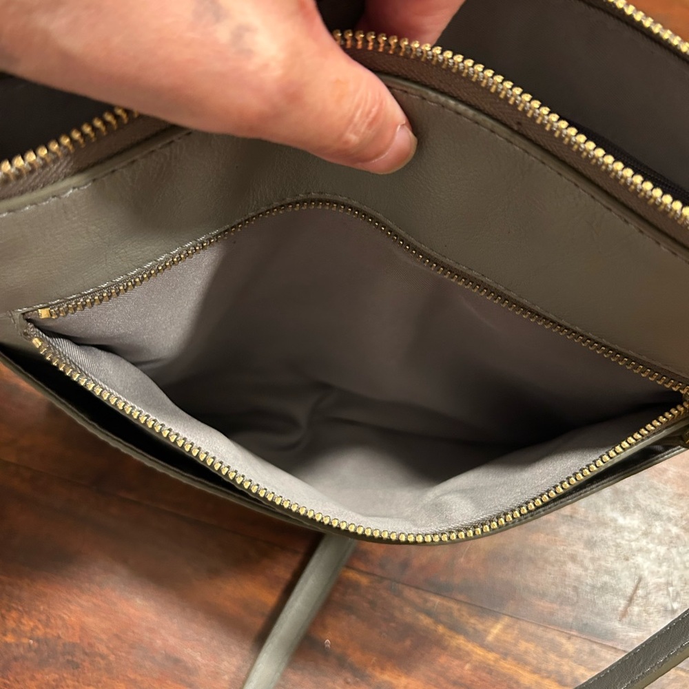 2 FOSSIL LEATHER BAGS - Picture 15 of 16